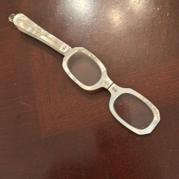 RARE ‼️‼️ VINTAGED Opera glasses folding w crystals - Picture 3 of 5